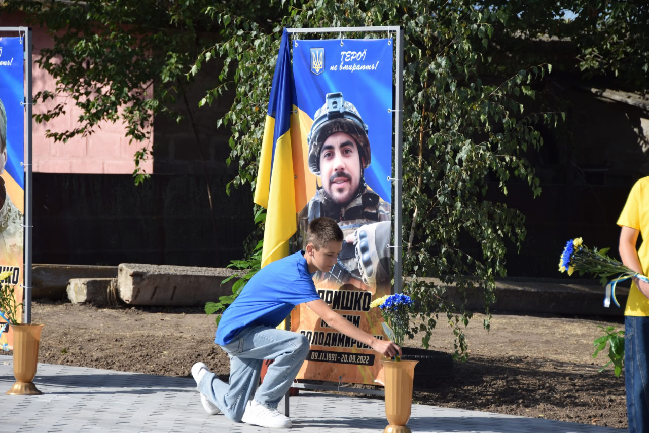У двох селах Петрівської громади відкрили Алеї на честь загиблих військових