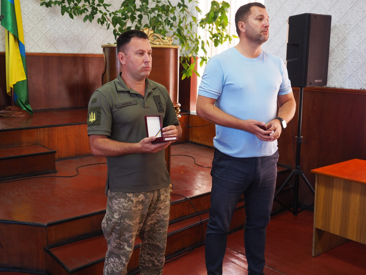 Під час засідання сесії Гайворонської міської ради відзнакою Президента посмертно нагодили воїна Анатолія Козела.