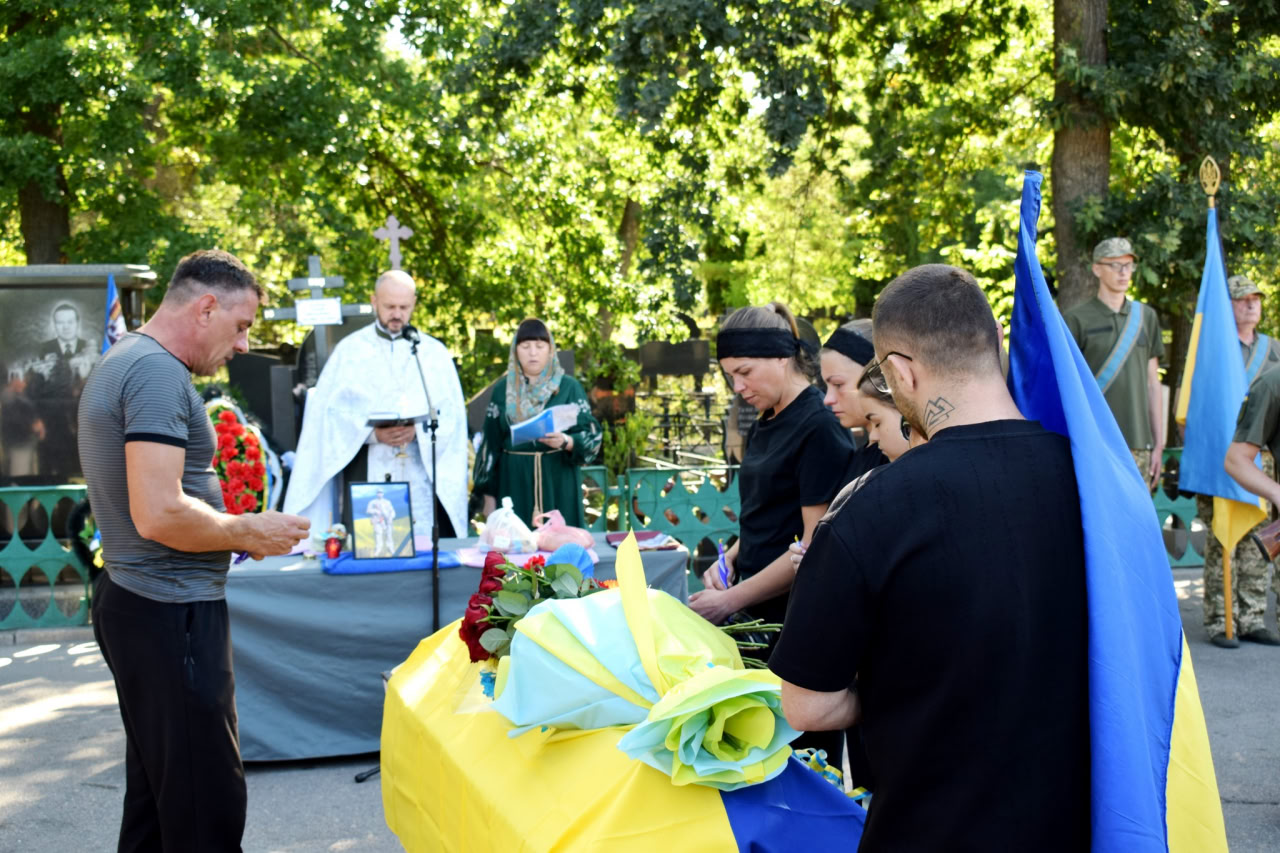 Із загиблим солдатом попрощалися у Кропивницькому 
