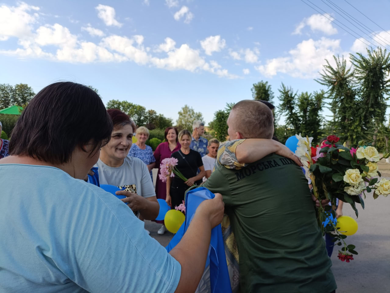 Військового, звільненого з полону, зустріли у Петрівській громаді
