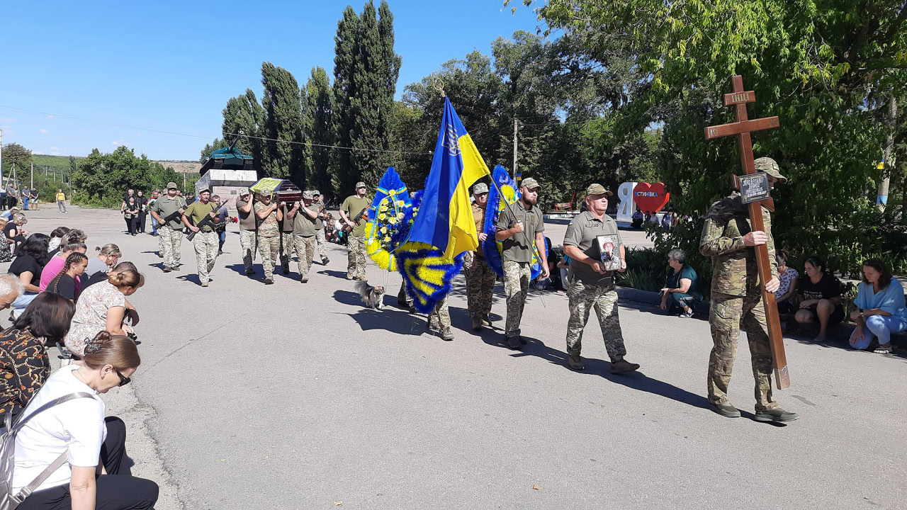 З військовим, який рік вважався зниклим безвісти, попрощалися в Устинівській громаді