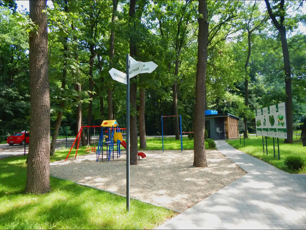 "Лісовичок" біля траси Дніпро – Кропивницький, неподалік Знам’янки