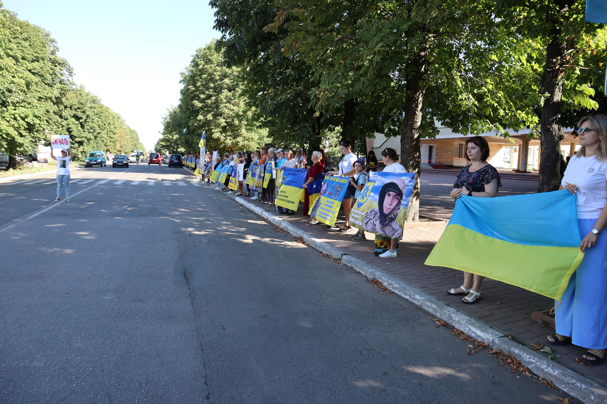 15 серпня жителі Новоукраїнки провели акцію на підтримку військовополонених та зниклих безвісти військових.