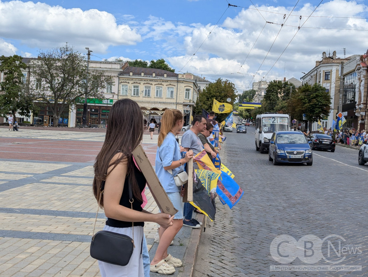 Акцію-нагадування на підтримку полонених та зниклих безвісти воїнів провели у Кропивницькому