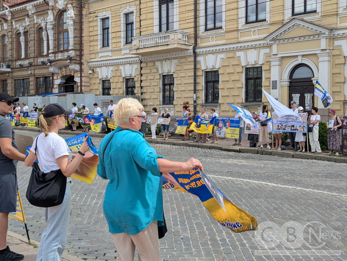 Акцію-нагадування на підтримку полонених та зниклих безвісти воїнів провели у Кропивницькому