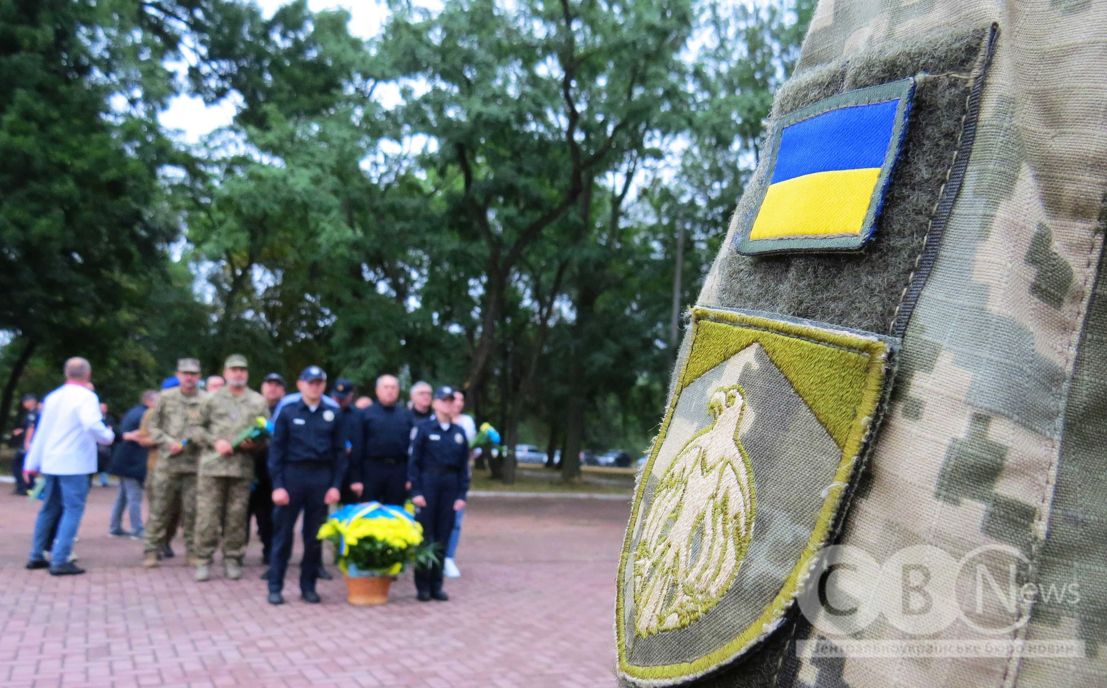 У Кропивницькому вшанували пам'ять загиблих героїв та підняли Державний Прапор.