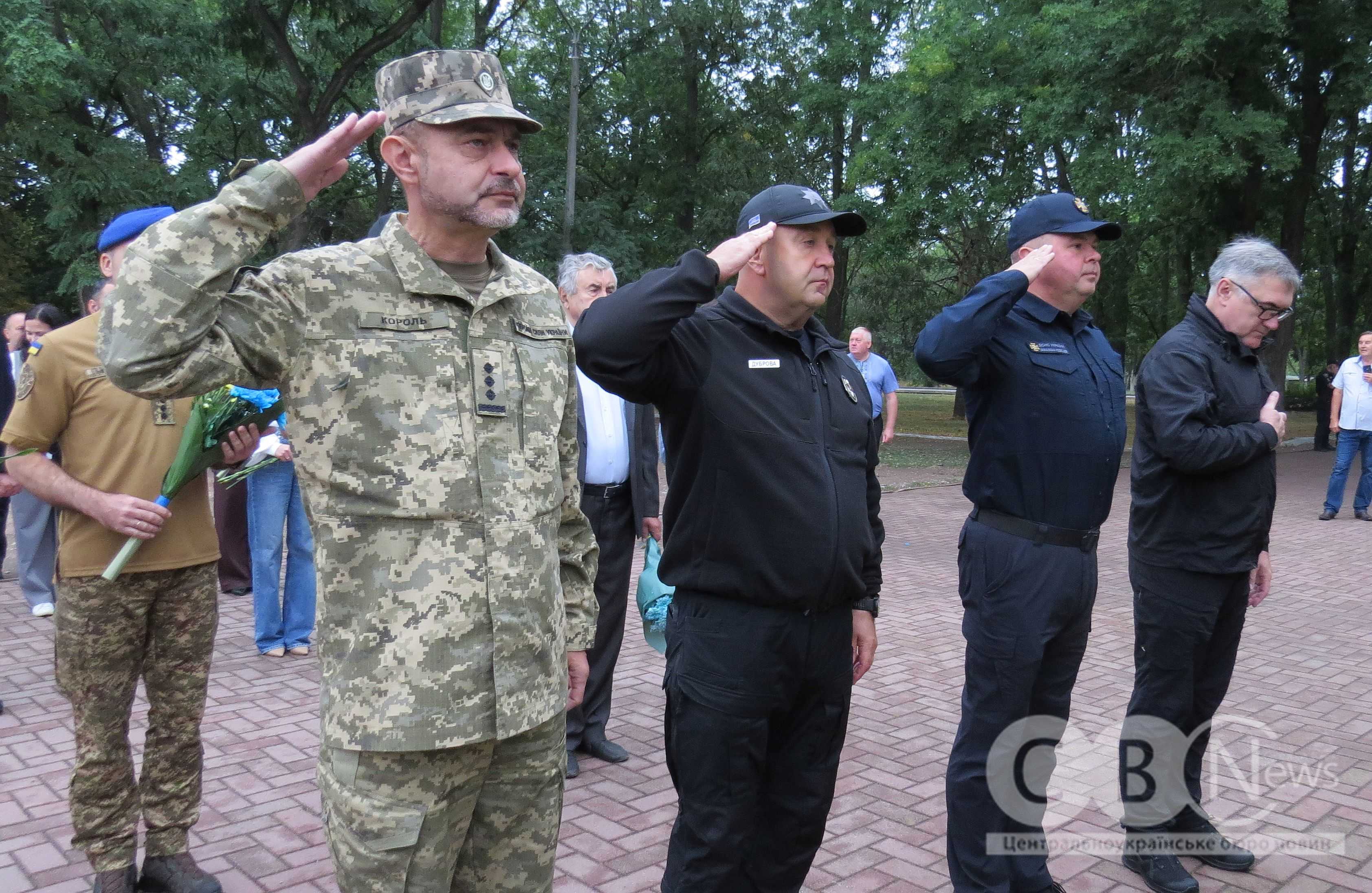 У Кропивницькому вшанували пам'ять загиблих героїв та підняли Державний Прапор.
