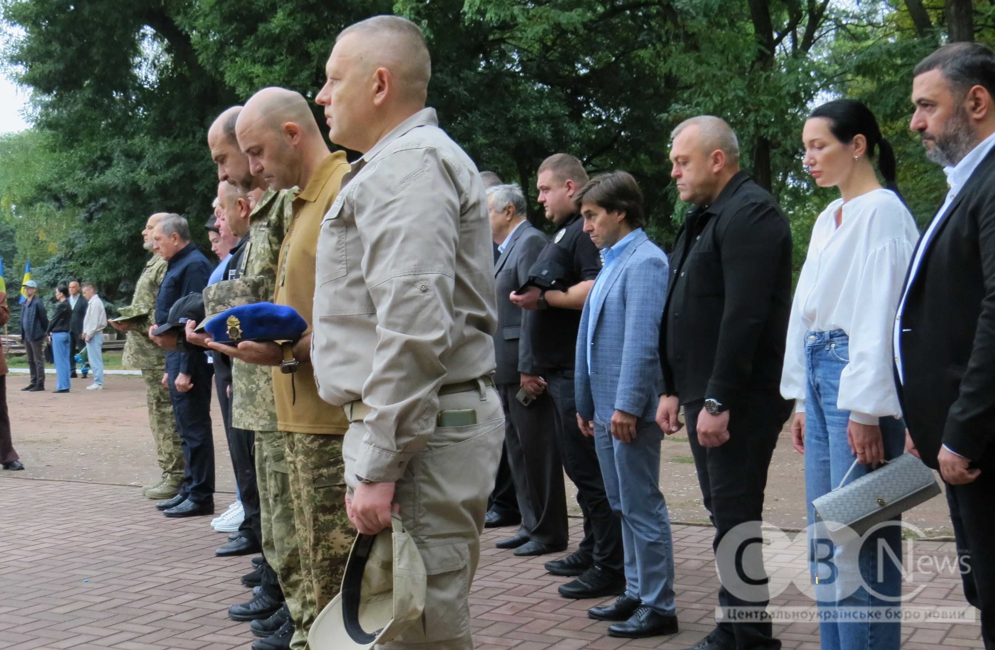 У Кропивницькому вшанували пам'ять загиблих героїв та підняли Державний Прапор.