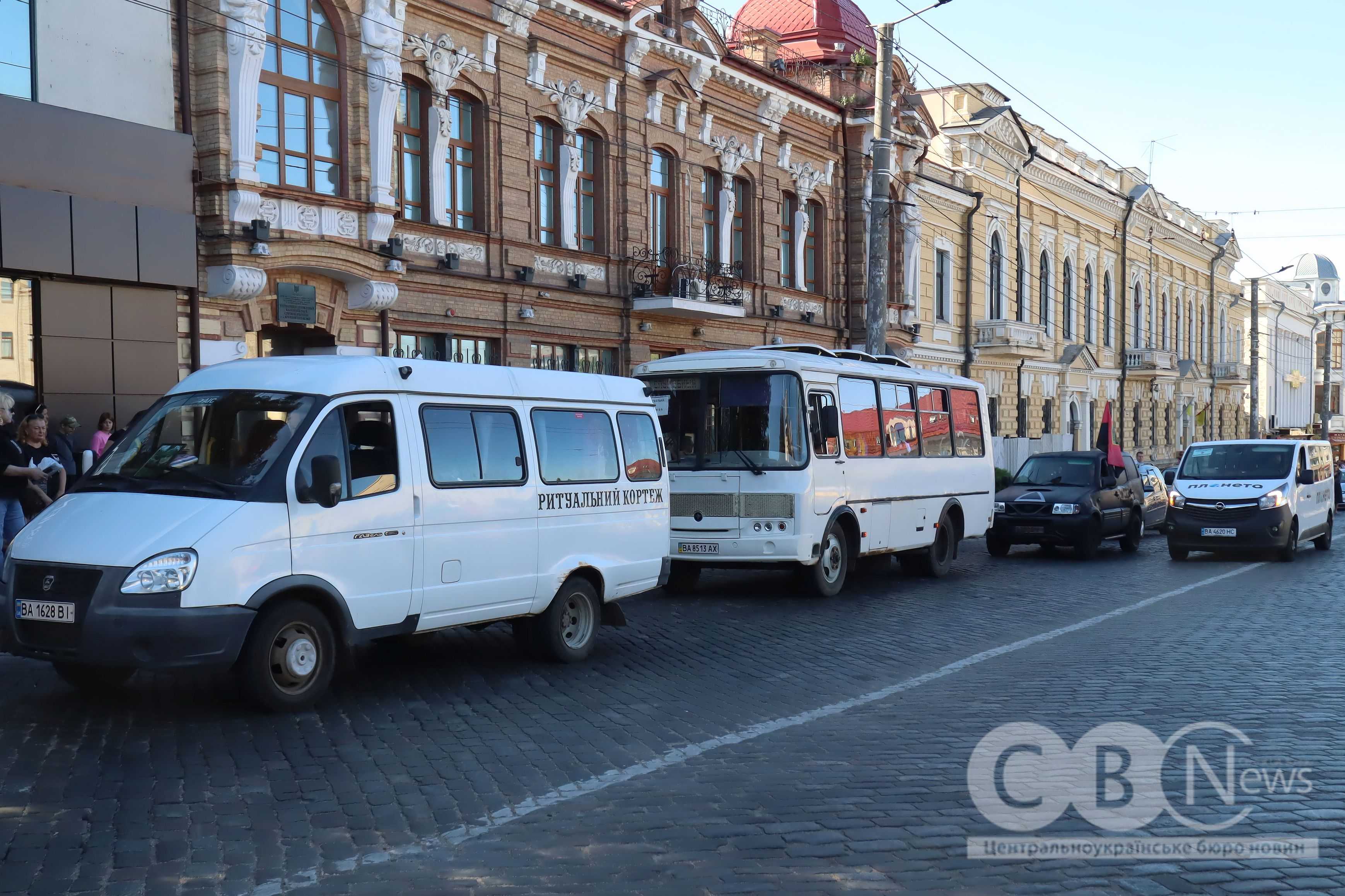 З трьома військовими попрощалися у Кропивницькому