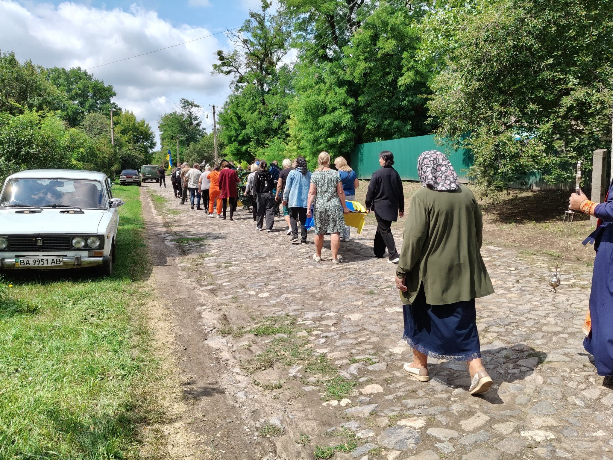 У Дмитрівській громаді в останню путь провели загиблого на Харківщині Віктора Савченка.