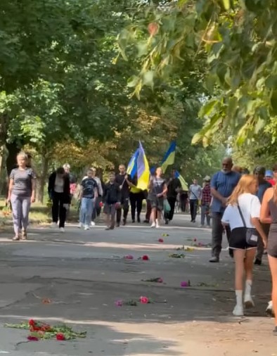 У Рівнянській громаді в останню путь провели загиблого на Донеччині Віталія Демчука.