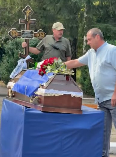 У Рівнянській громаді в останню путь провели загиблого на Донеччині Віталія Демчука.