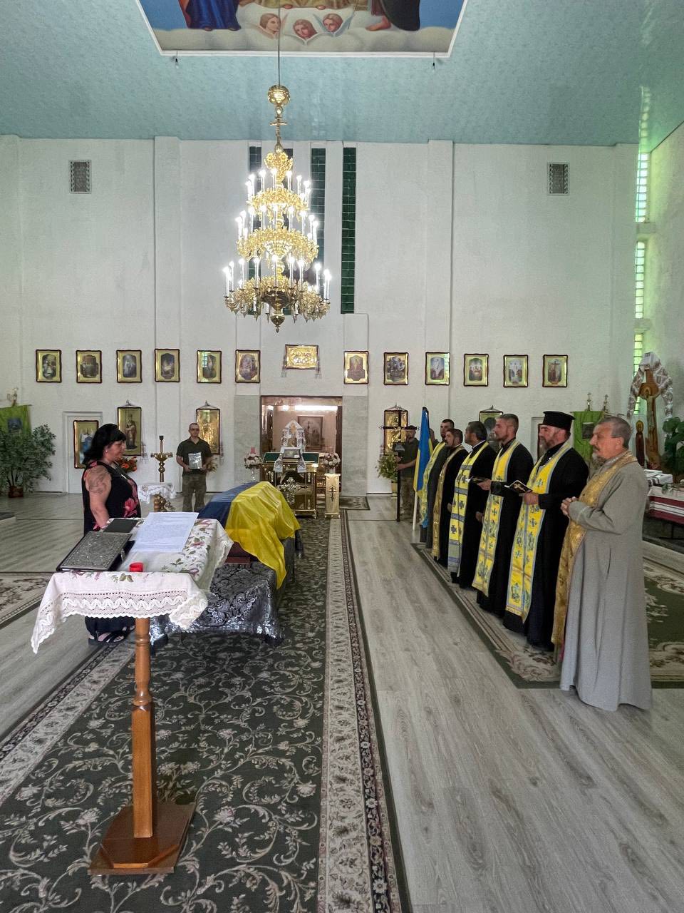 У Чернівцях в останню путь провели військового Олексія Гуцала, який заочно навчався у ЦНТУ в Кропивницькому.