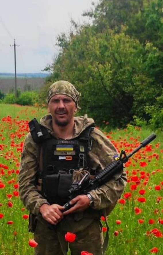 У Чернівцях в останню путь провели військового Олексія Гуцала, який заочно навчався у ЦНТУ в Кропивницькому.
