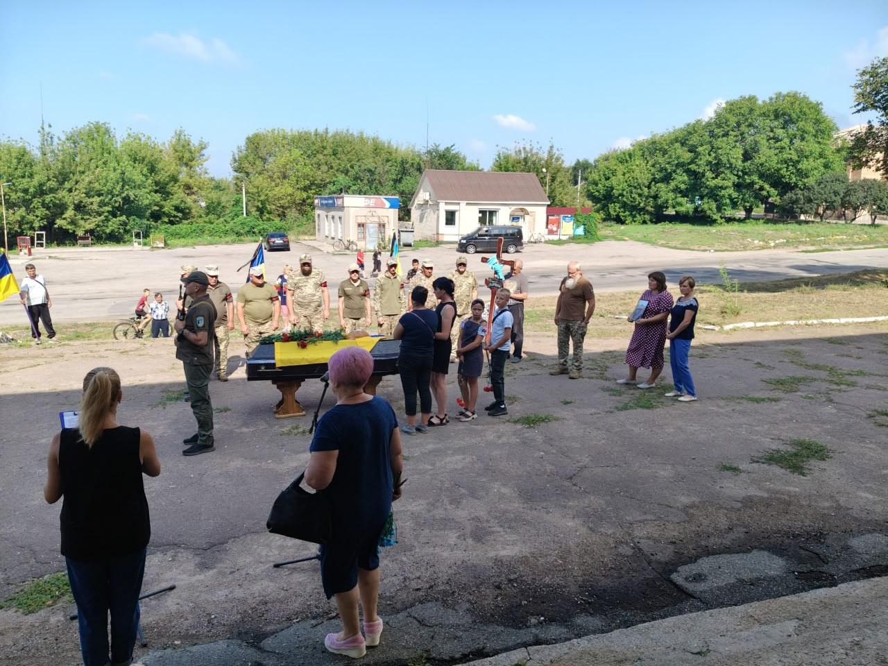У Дмитрівській громаді попрощалися з військовим Едуардом Ананком