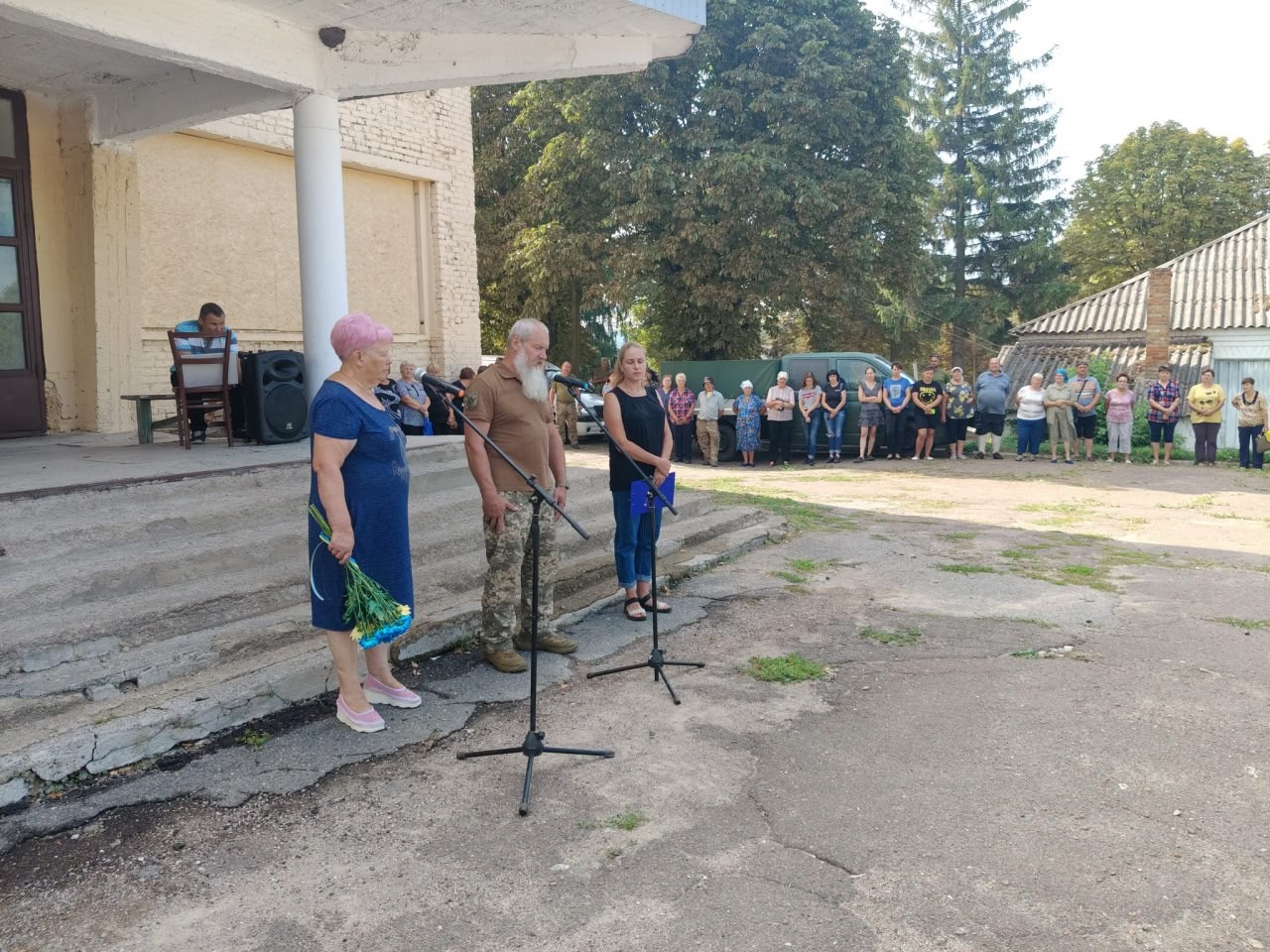 У Дмитрівській громаді попрощалися з військовим Едуардом Ананком