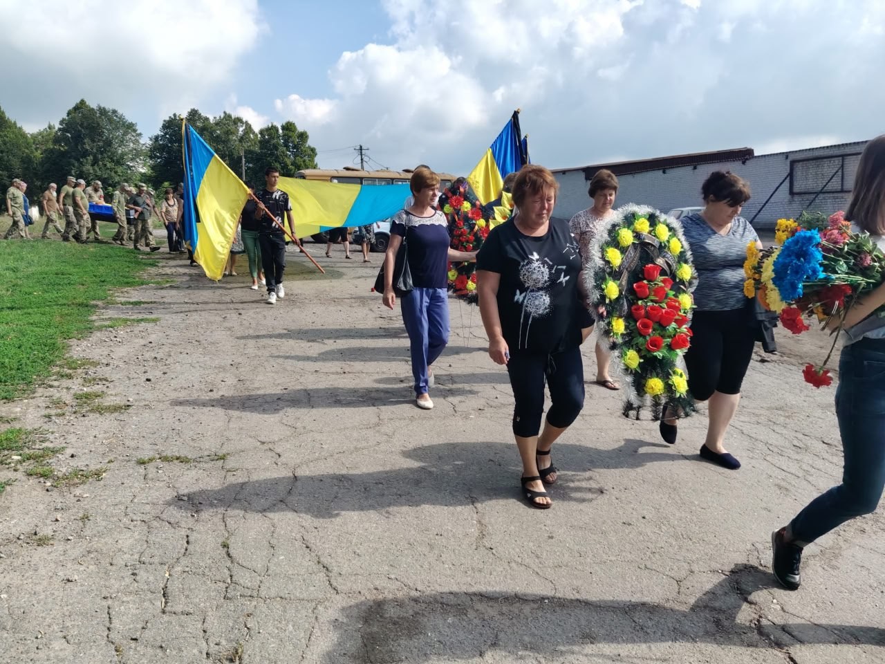 У Дмитрівській громаді попрощалися з військовим Едуардом Ананком