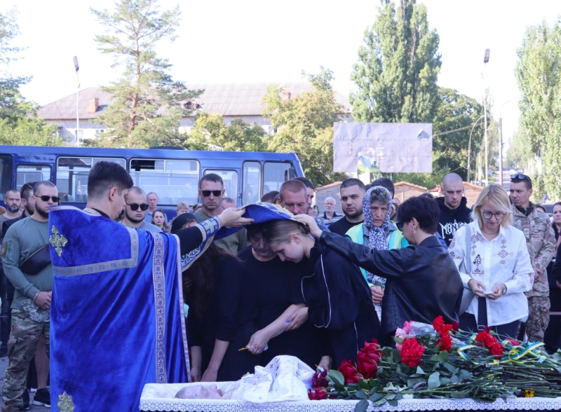 У Світловодську в останню путь провели лейтенанта Семена Котова.