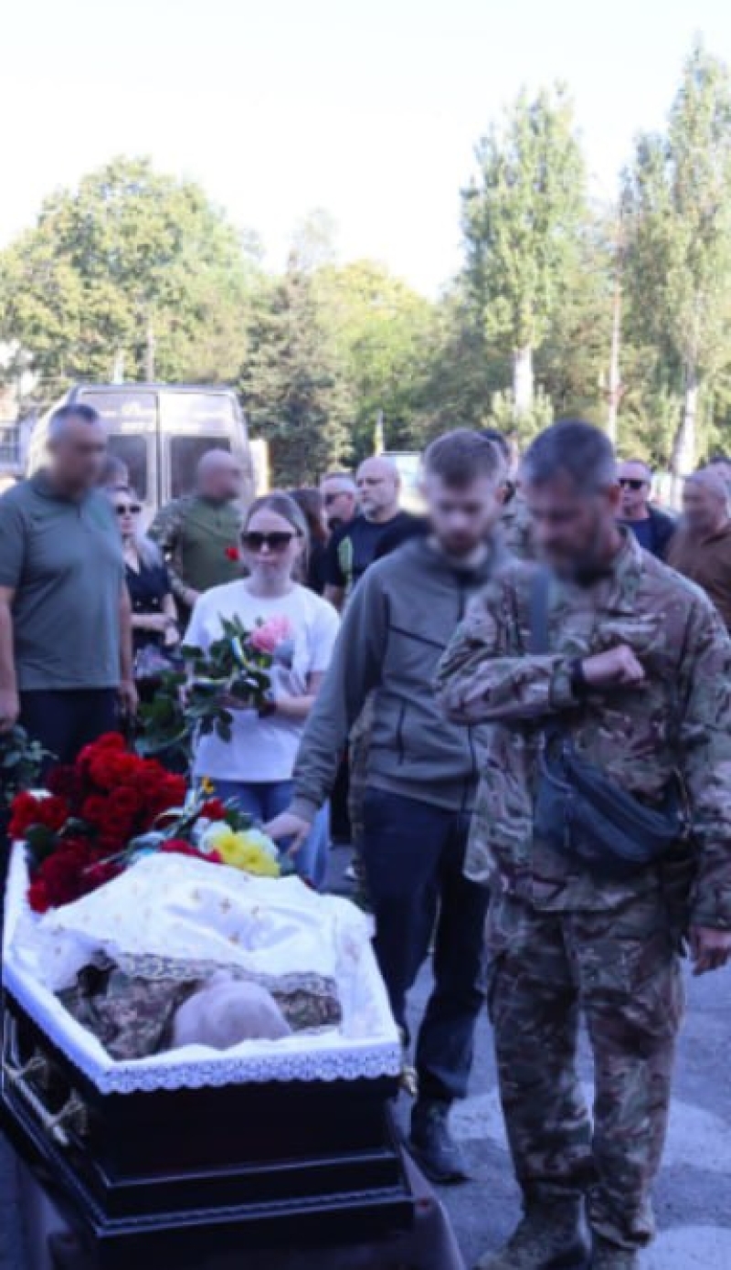 У Світловодську в останню путь провели лейтенанта Семена Котова.