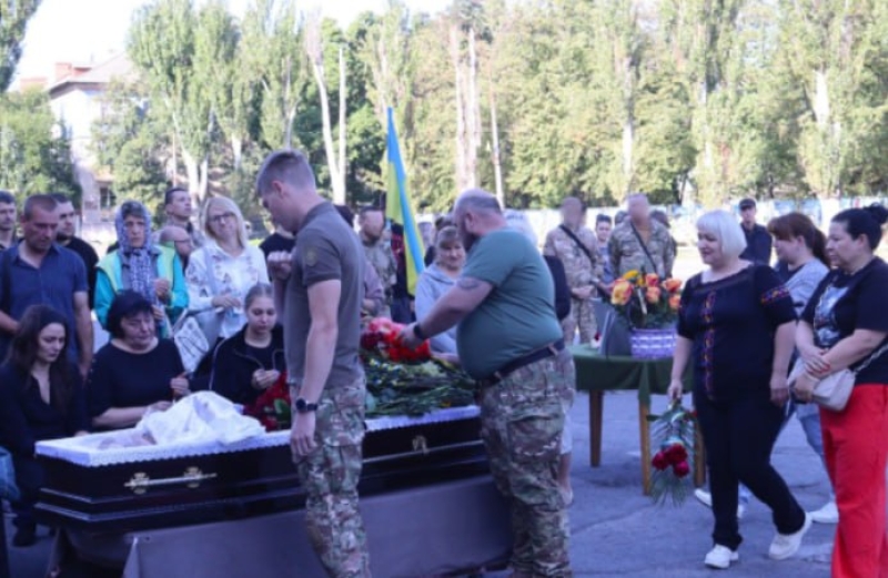 У Світловодську в останню путь провели лейтенанта Семена Котова.
