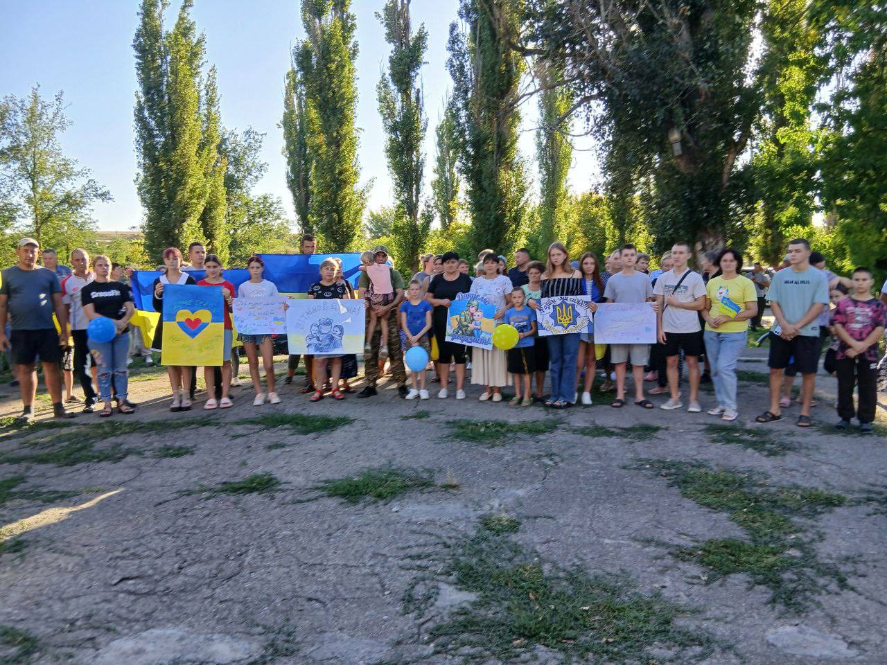 Звільненого з полону воїна зустріли на Кіровоградщині