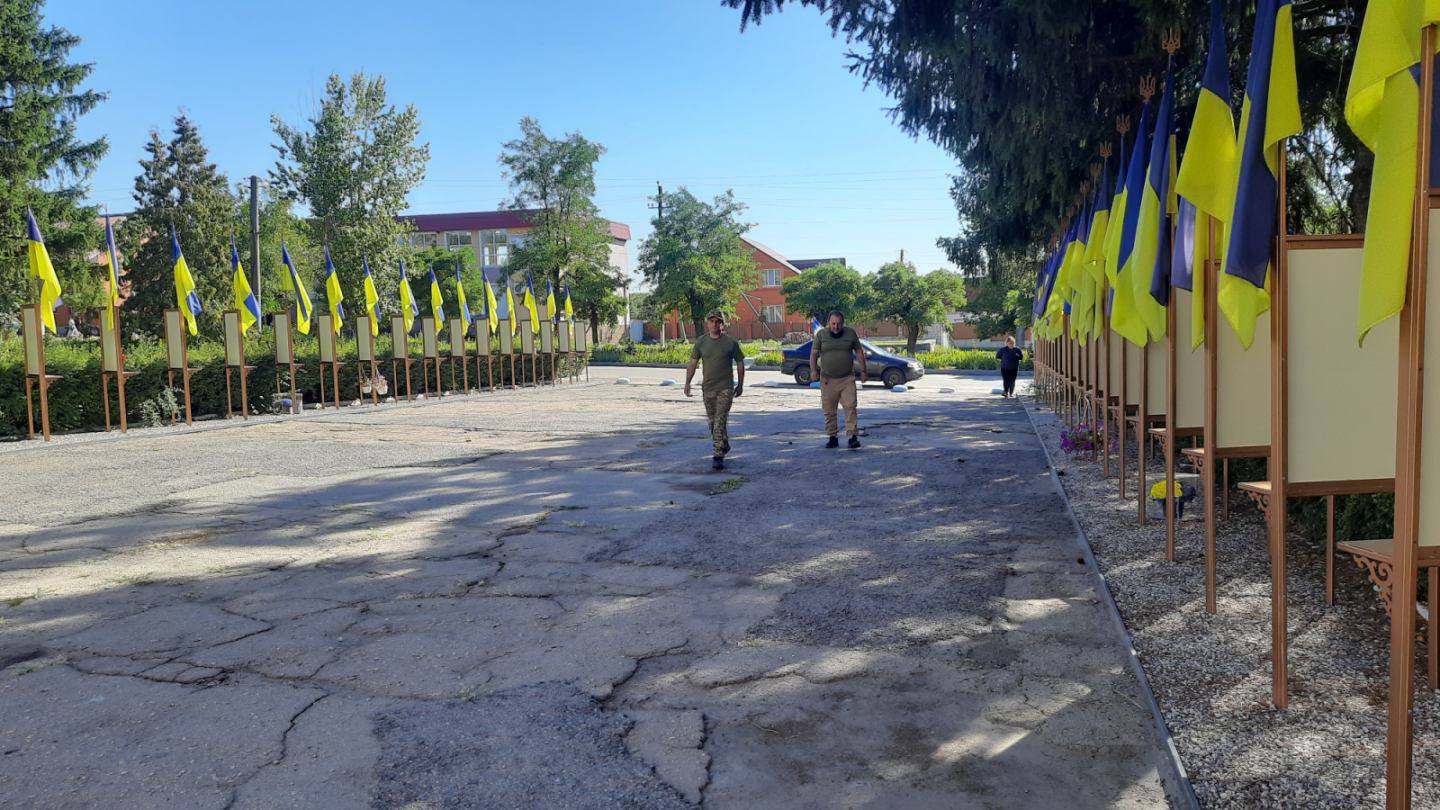 Звільненого з полону воїна зустріли на Кіровоградщині
