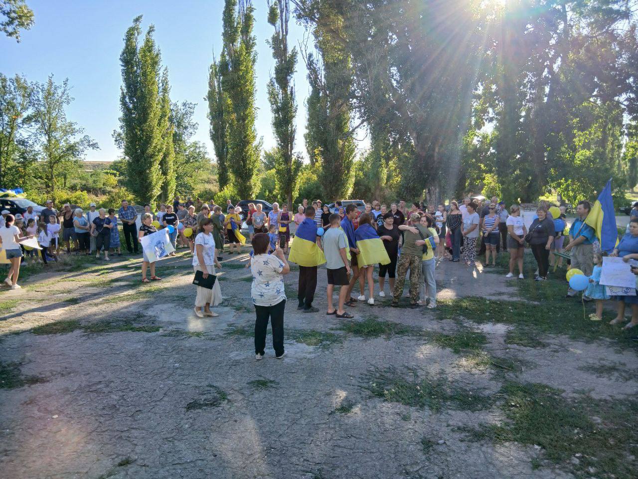 Звільненого з полону воїна зустріли на Кіровоградщині