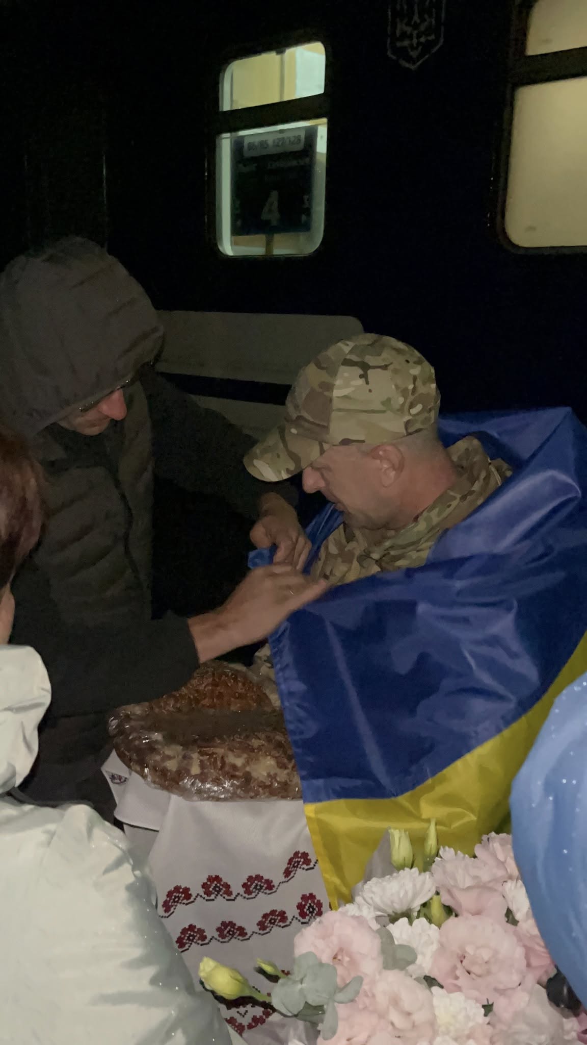 Звільненого з російського полону воїна зустріли в Глодоській громаді