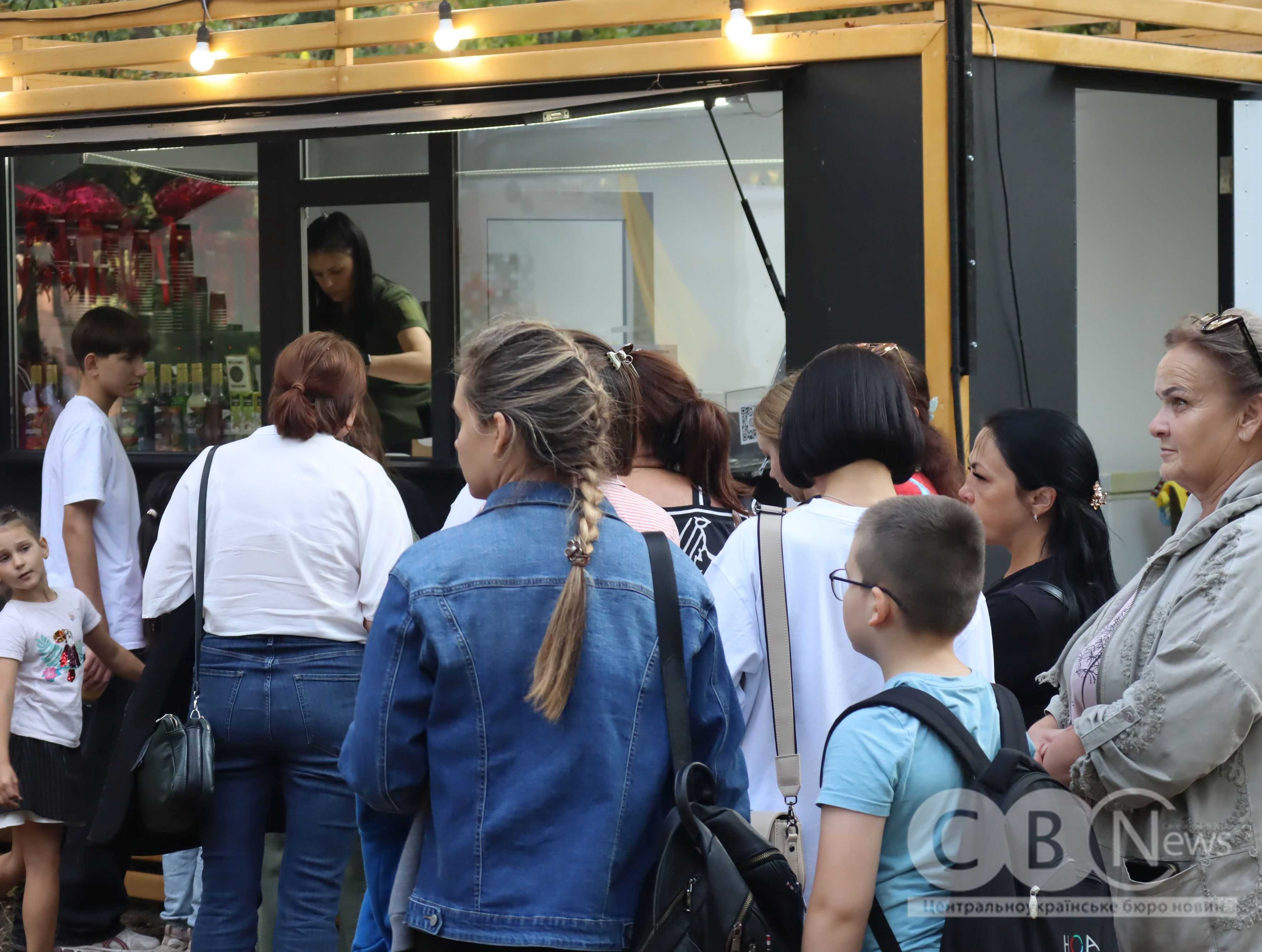 «Простір хоробрих» із кав'ярнею та кінотеатром під відкритим небом відкрили у Кропивницькому