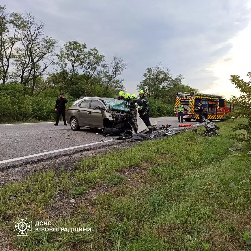В Олександрійському районі внаслідок ДТП двох легковиків загинув чоловік.