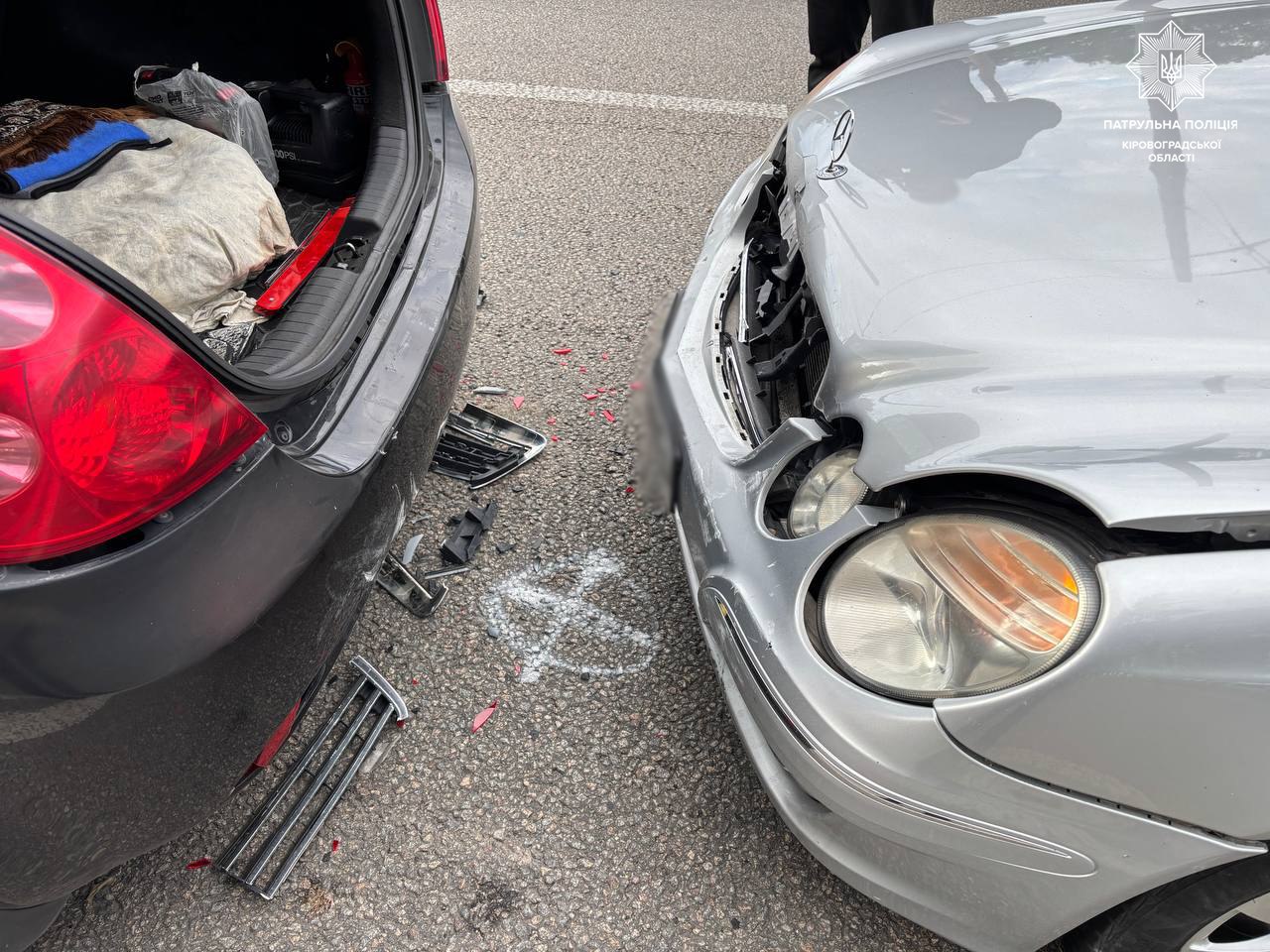 25 вересня у Кропивницькому на Лісопарковій водій Mercedes спричинив потрійну ДТП.