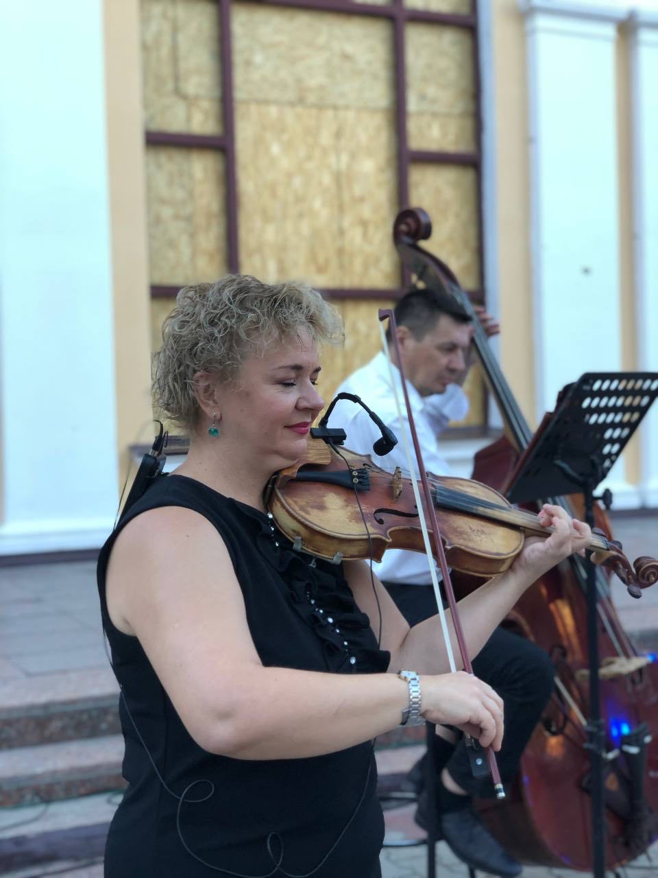 У Кропивницькому провели благодійний концерт, щоб зібрати кошти на відновлення будівлі обласної філармонії після російської атаки.