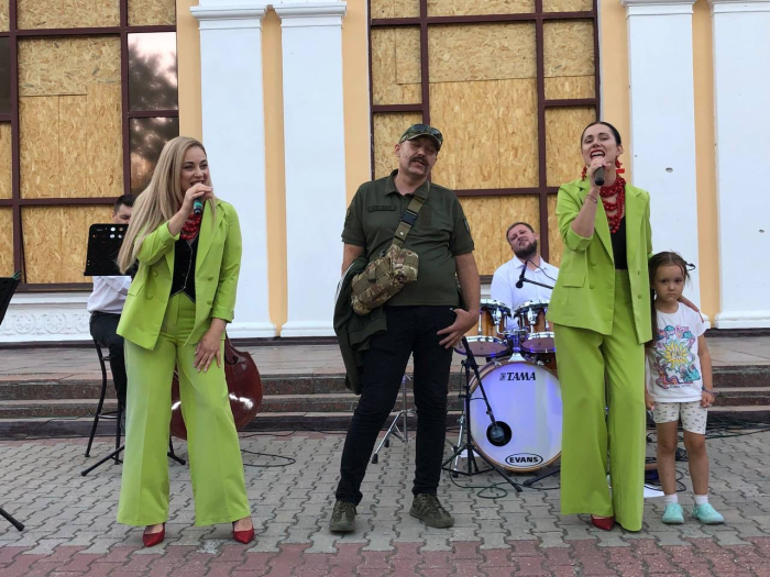 У Кропивницькому провели благодійний концерт, щоб зібрати кошти на відновлення будівлі обласної філармонії після російської атаки.
