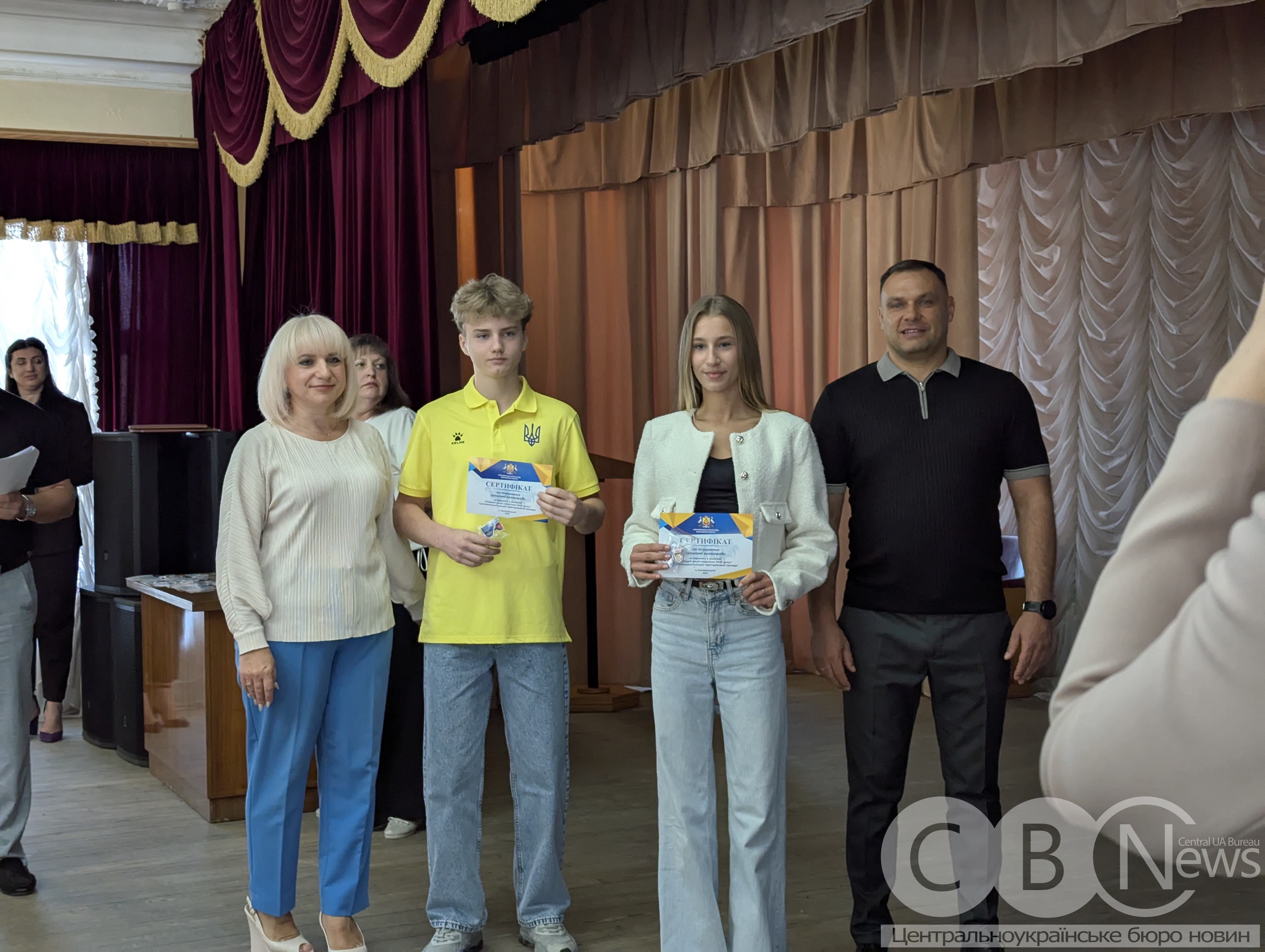 Юних спорстменів та їхніх тренерів у Кропивницькому вперше відзначили грошовими сертифікатами