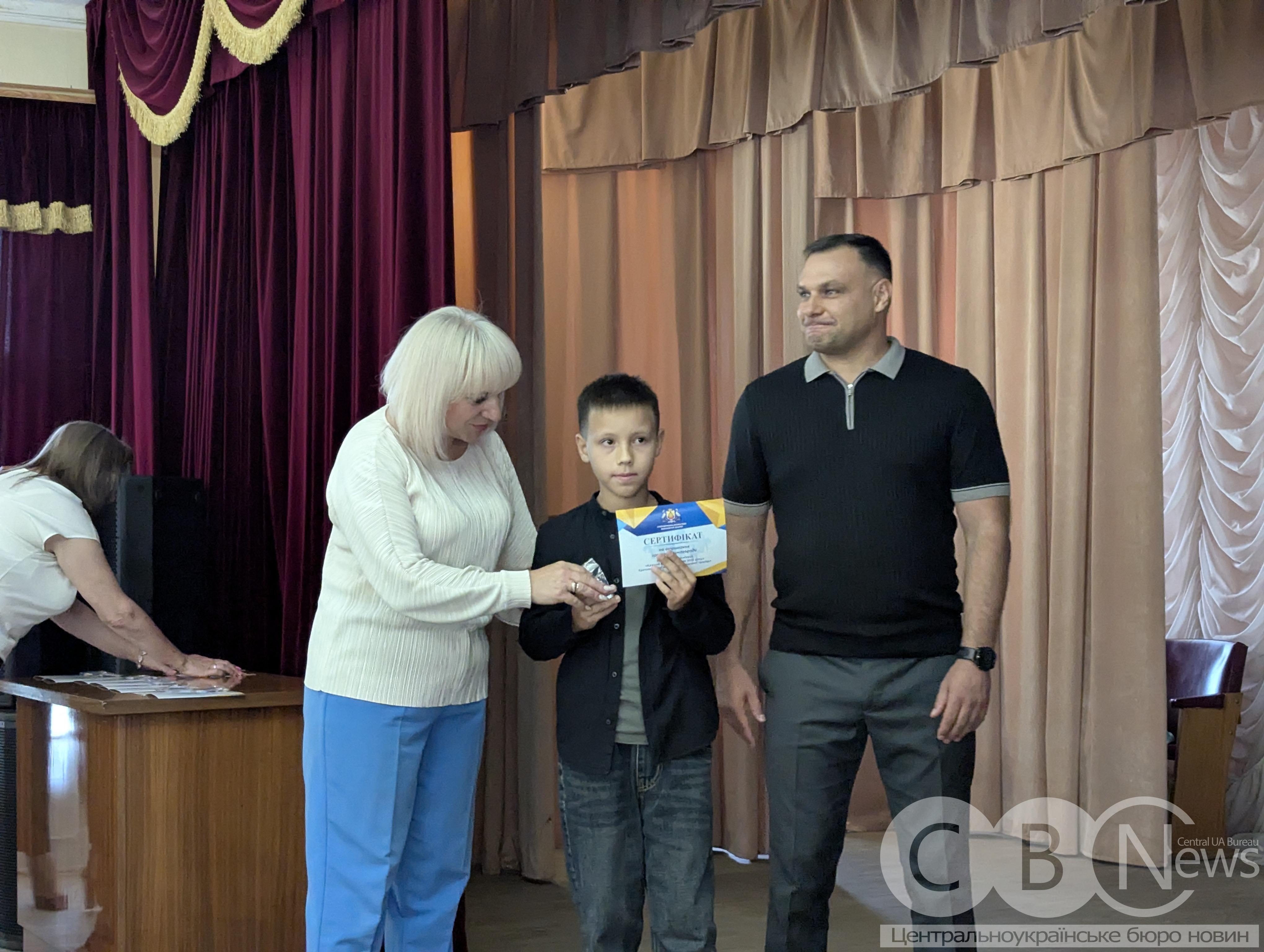 Юних спорстменів та їхніх тренерів у Кропивницькому вперше відзначили грошовими сертифікатами