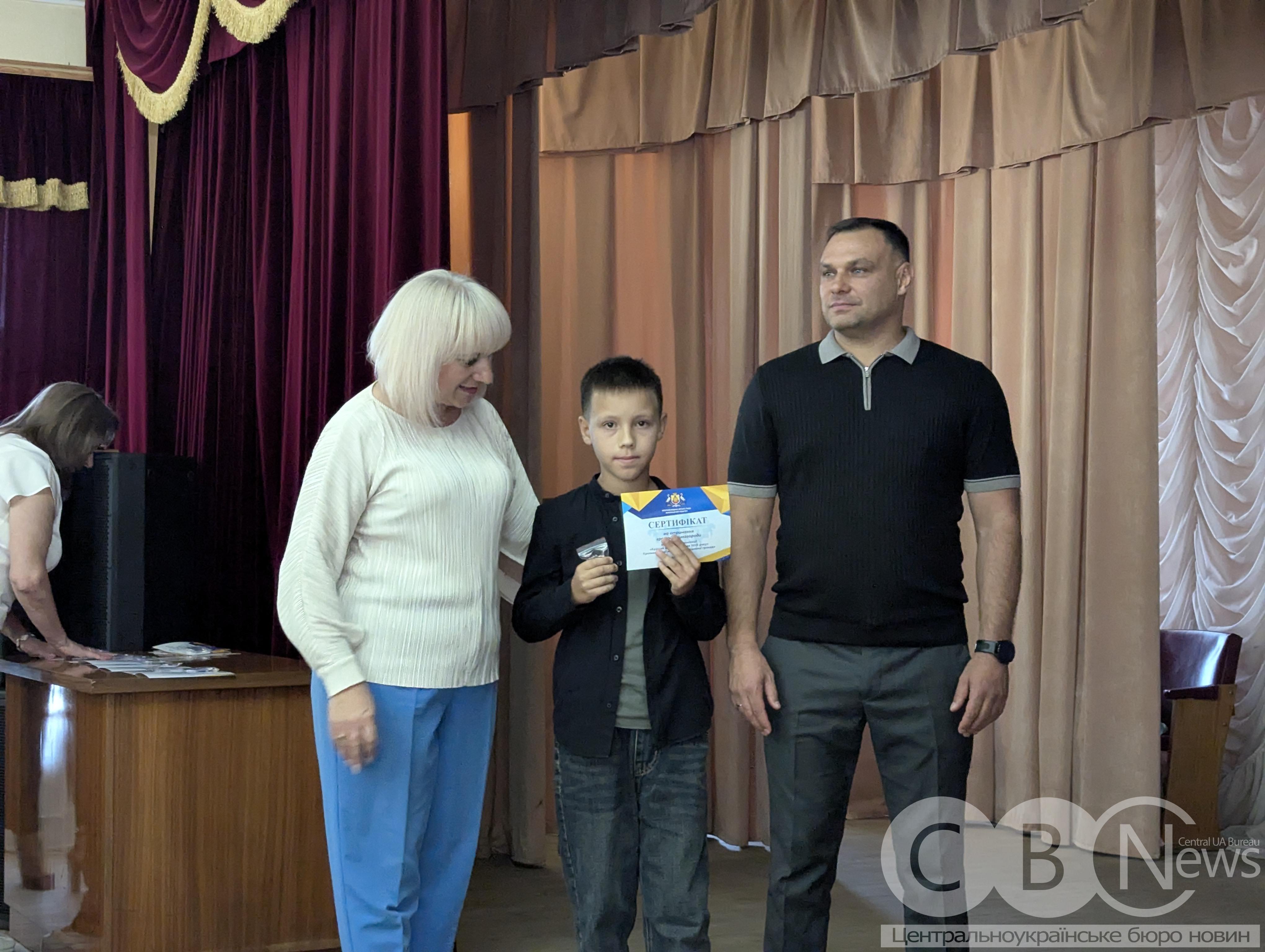 Юних спорстменів та їхніх тренерів у Кропивницькому вперше відзначили грошовими сертифікатами