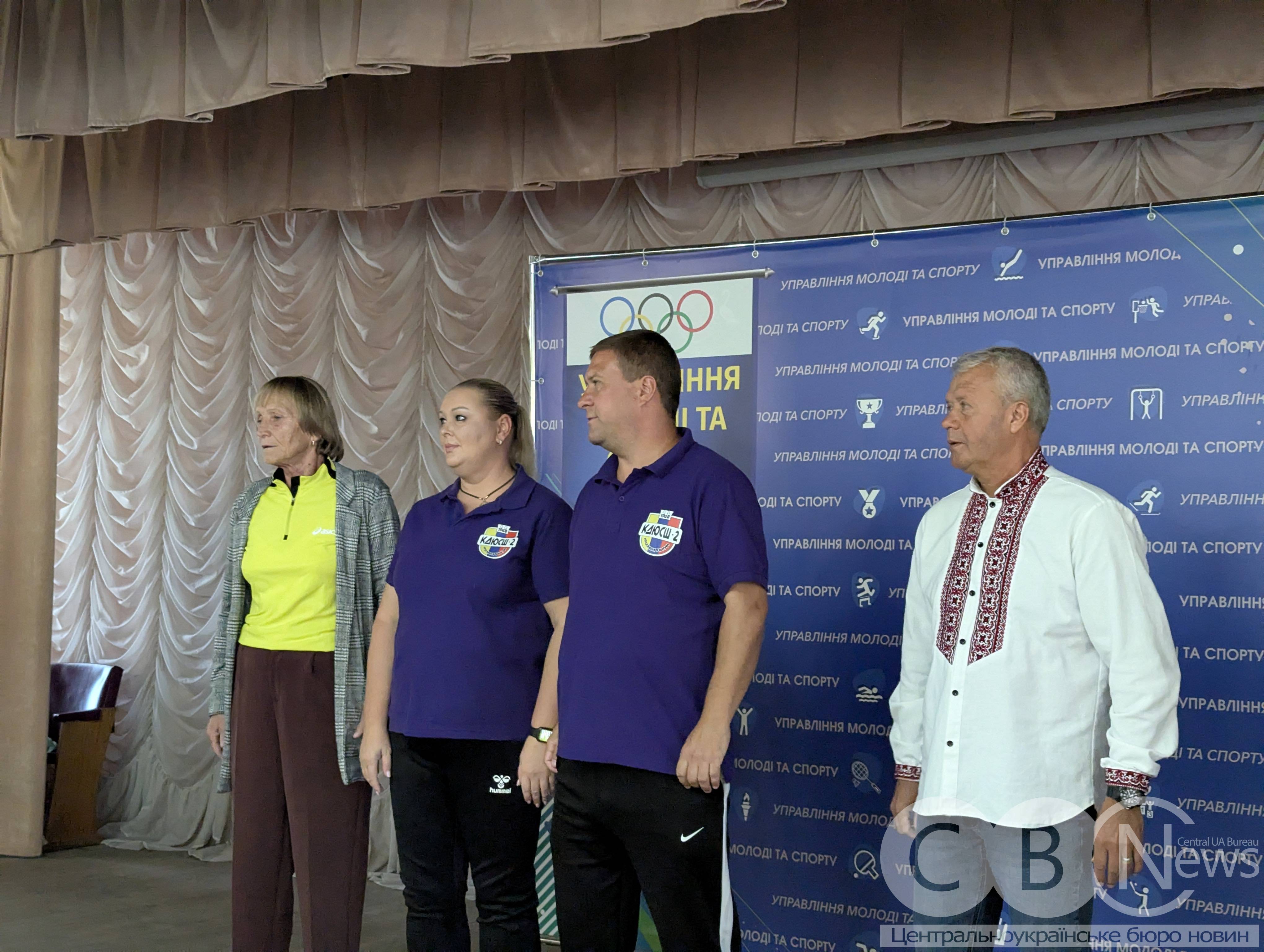Юних спорстменів та їхніх тренерів у Кропивницькому вперше відзначили грошовими сертифікатами