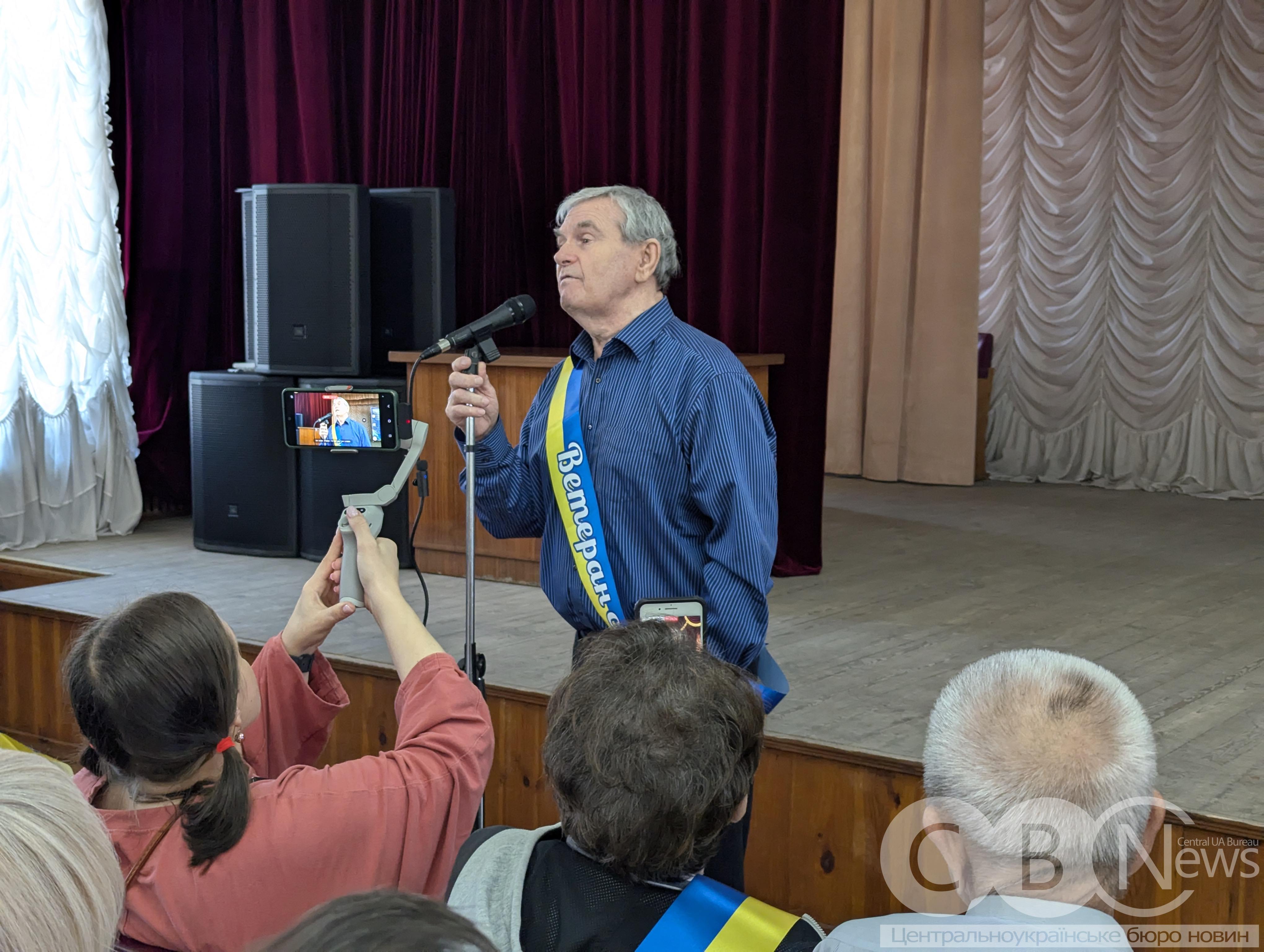 Юних спорстменів та їхніх тренерів у Кропивницькому вперше відзначили грошовими сертифікатами