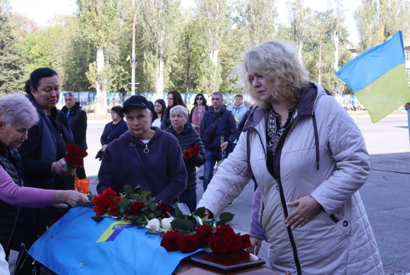 Із загиблим на війні матросом попрощалися у Світловодській громаді