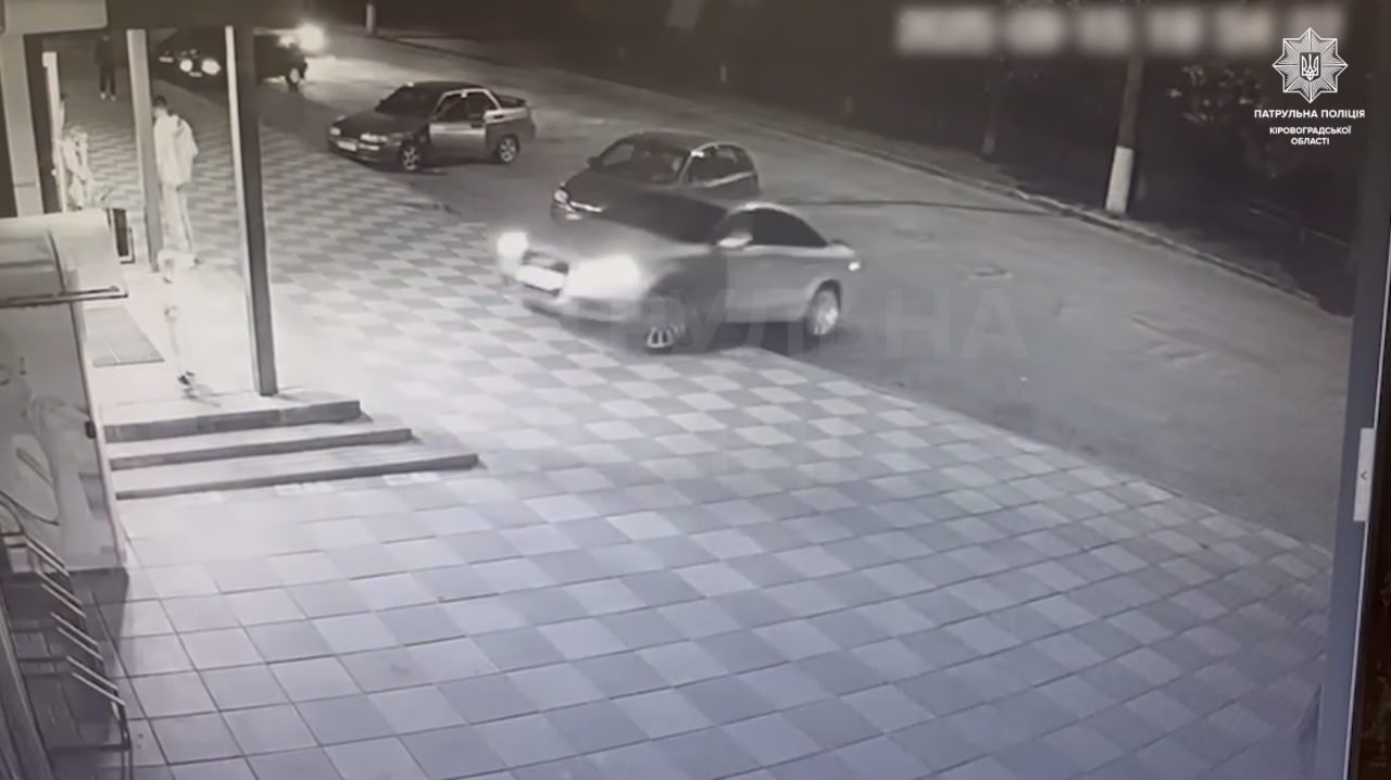 Водійка без прав в’їхала в магазин у Кропивницькому