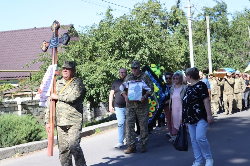 Із загиблим воїном попрощалися на Кіровоградщині