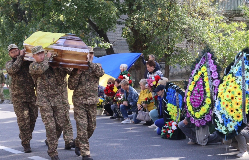Із загиблим на війні матросом попрощалися у Світловодській громаді
