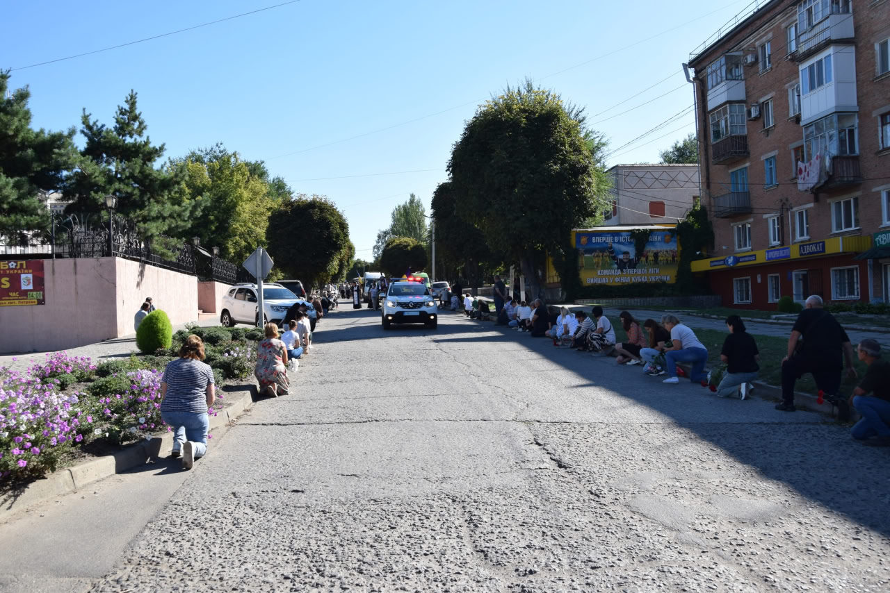 У Петрівській громаді в останню путь провели загиблого військового Віталія Скубу.