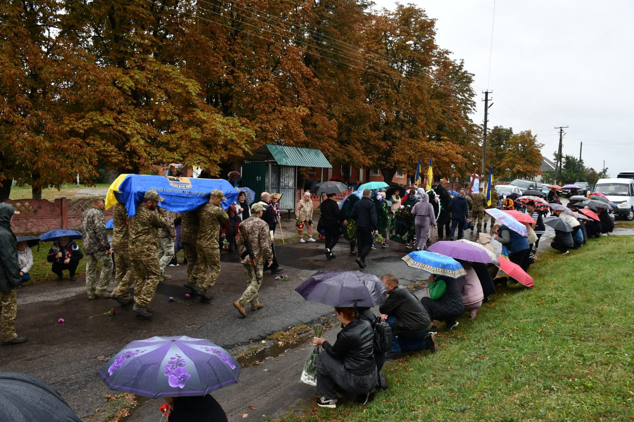 Загиблого військового поховали в Приютівській громаді