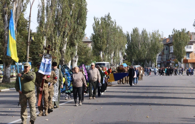 Із загиблим на війні матросом попрощалися у Світловодській громаді