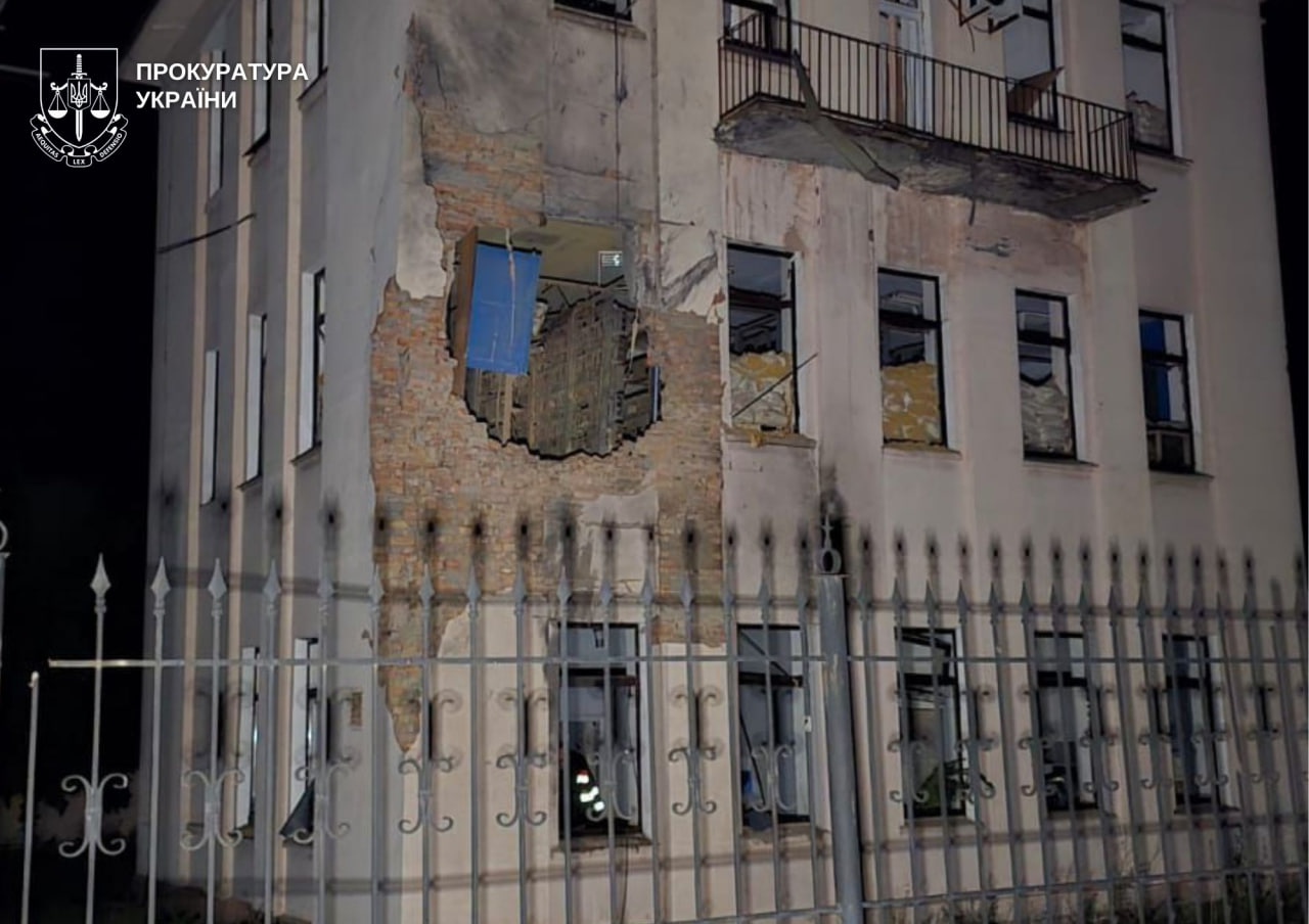Залізницю у Знам'янці атакували 25 дронів: правоохоронці документують російський злочин