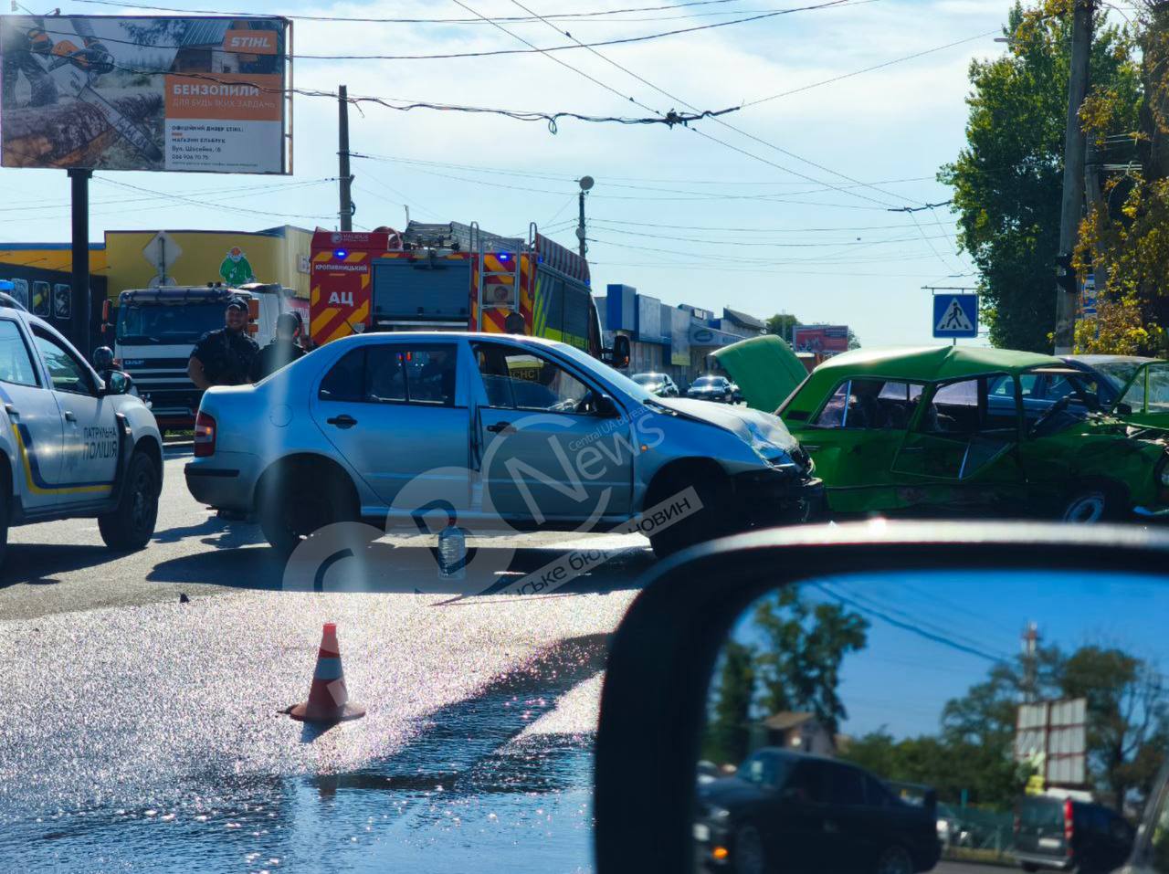 Рятувальники вивільнили з пошкодженої через ДТП автівки жінку у Кропивницькому