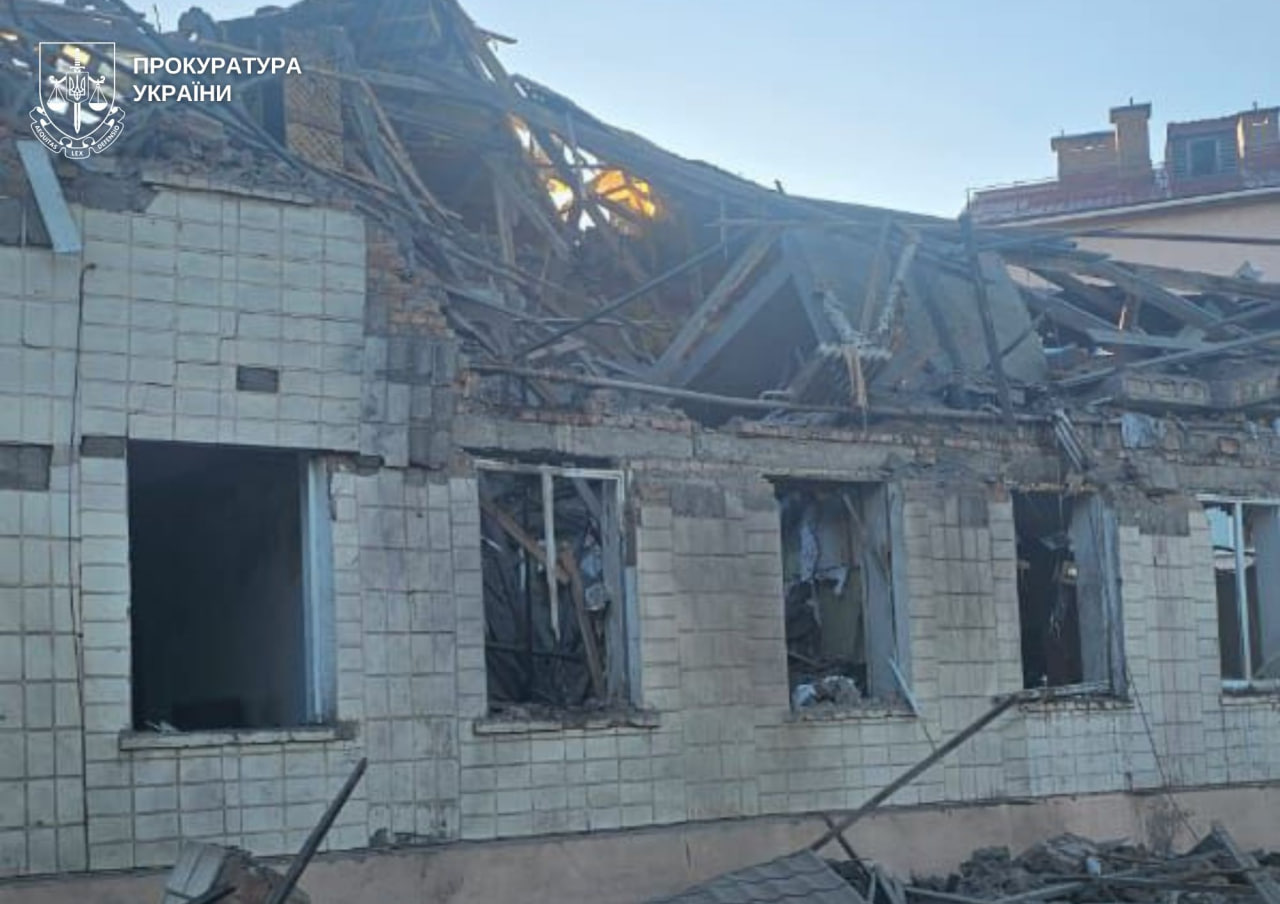 Залізницю у Знам'янці атакували 25 дронів: правоохоронці документують російський злочин