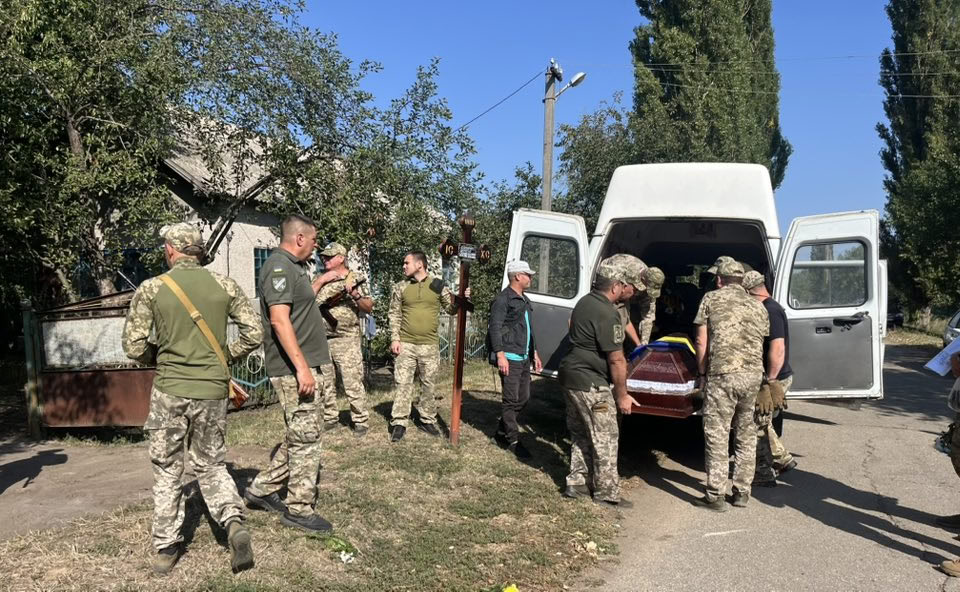 Із загиблим військовим попрощалися у Кам'янецькій громаді 