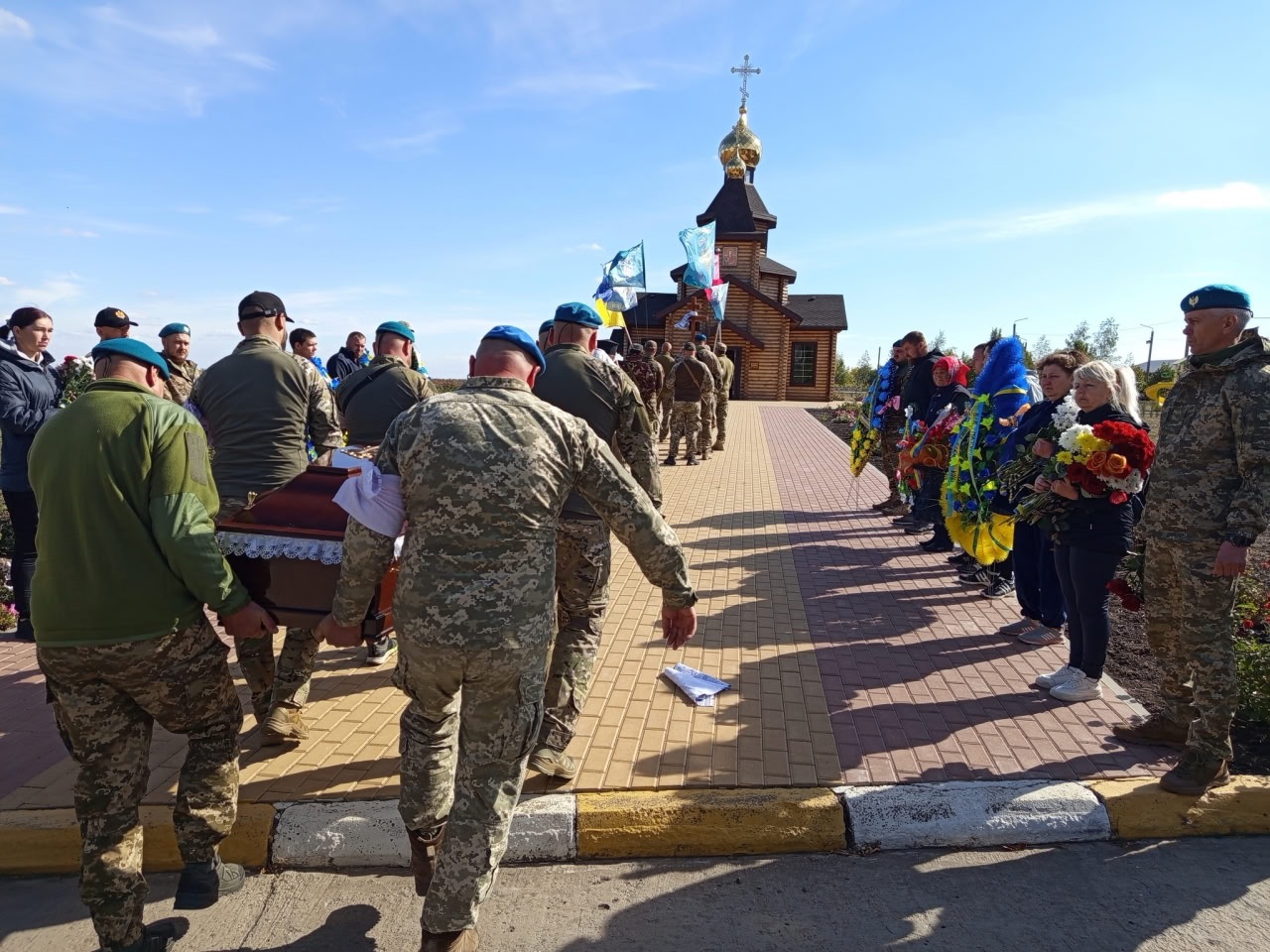 У Долинській попрощалися із загиблим воїном Миколою Посуньком.